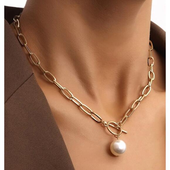 Chunky Chain Gold Necklace with Pearl Charm - Picture 2 of 2